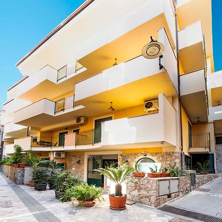 Le Tartarughe Aparthotel Letojanni Exteriör bild
