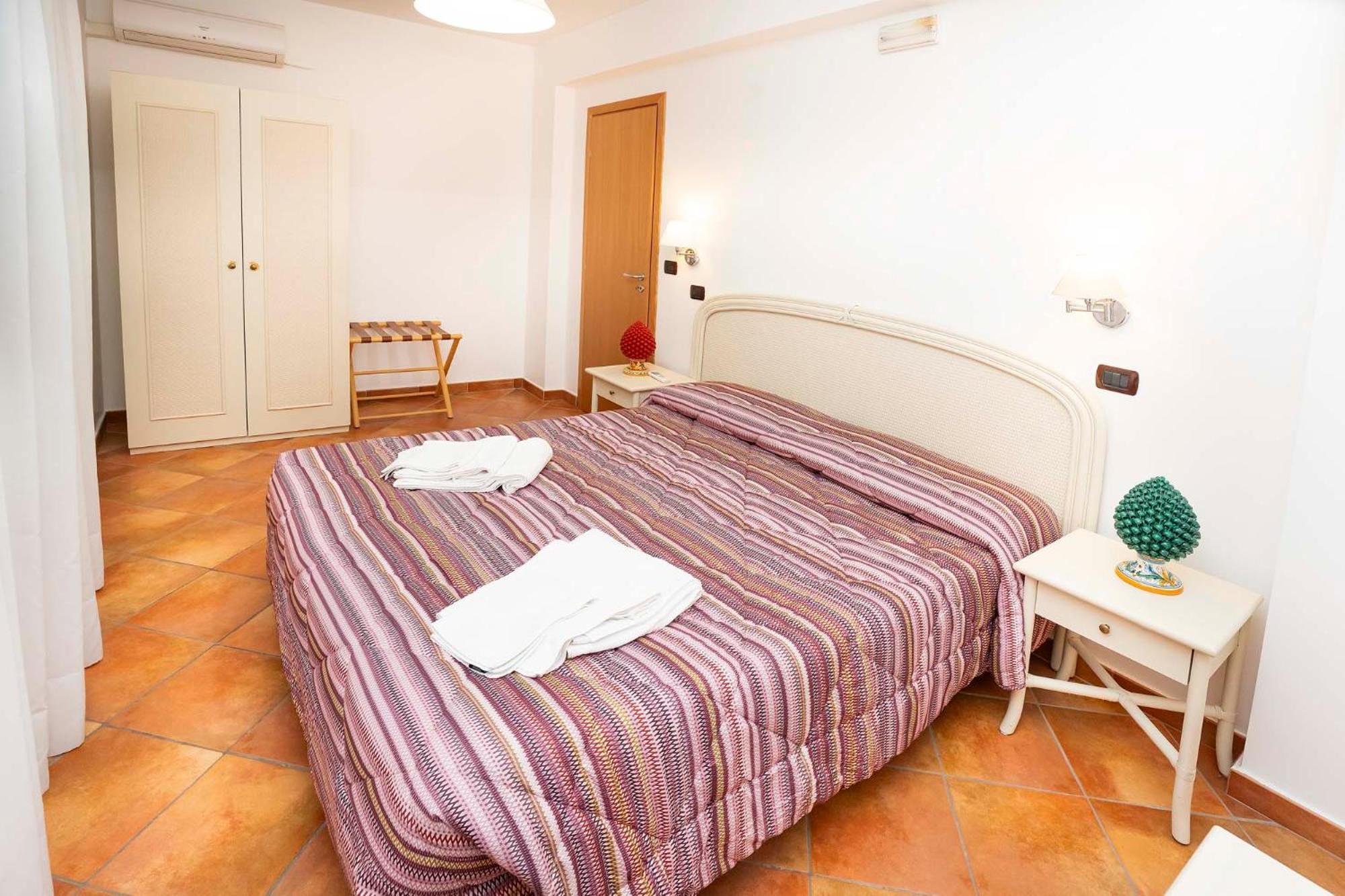 Le Tartarughe Aparthotel Letojanni Exteriör bild