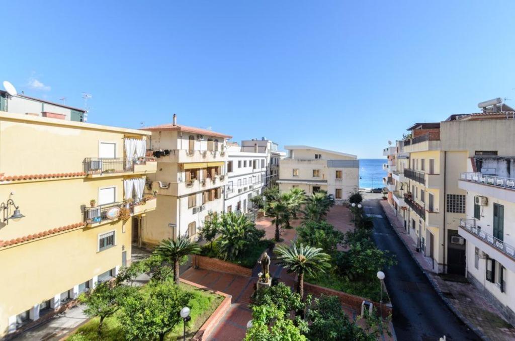 Le Tartarughe Aparthotel Letojanni Exteriör bild