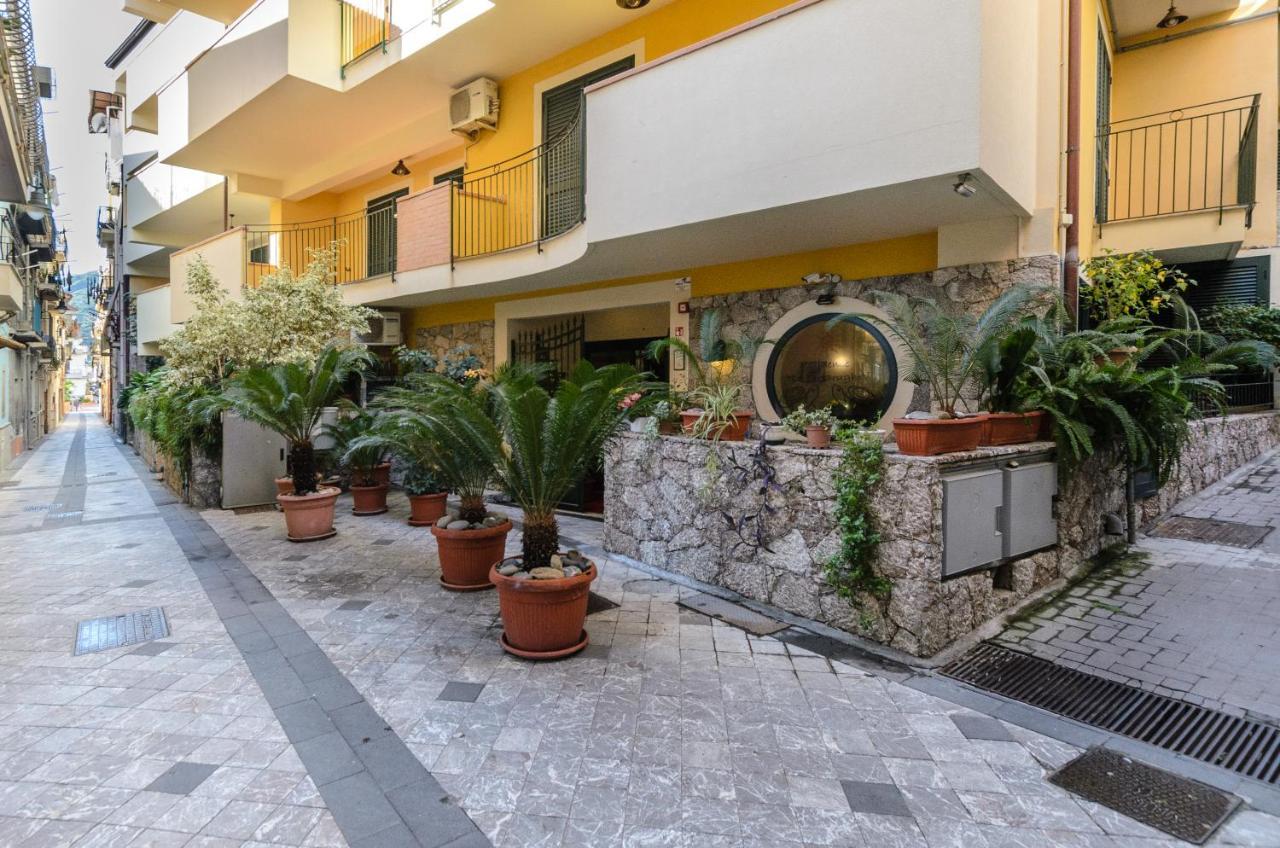 Le Tartarughe Aparthotel Letojanni Exteriör bild