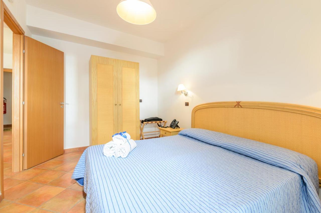 Le Tartarughe Aparthotel Letojanni Exteriör bild
