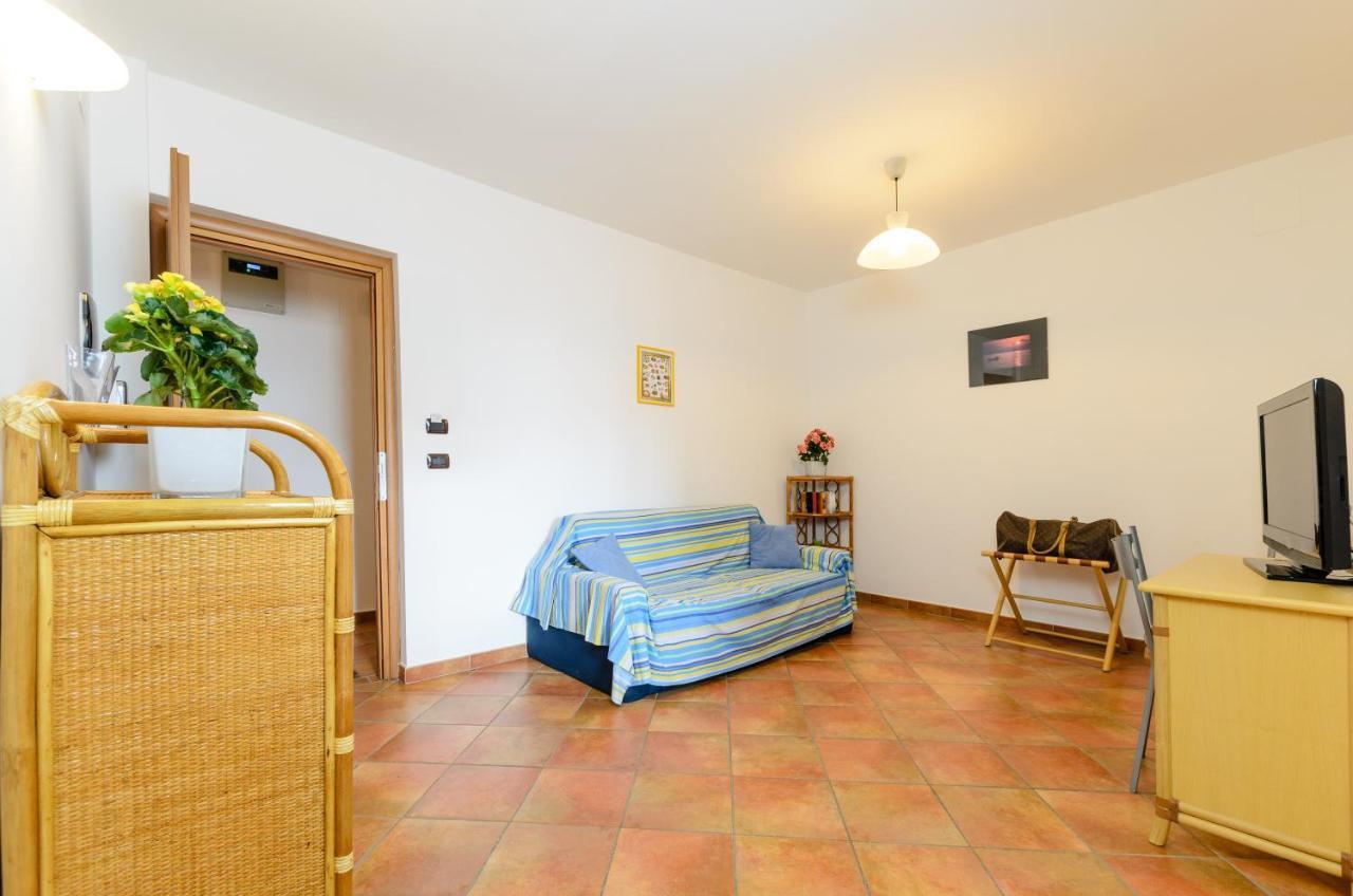 Le Tartarughe Aparthotel Letojanni Exteriör bild