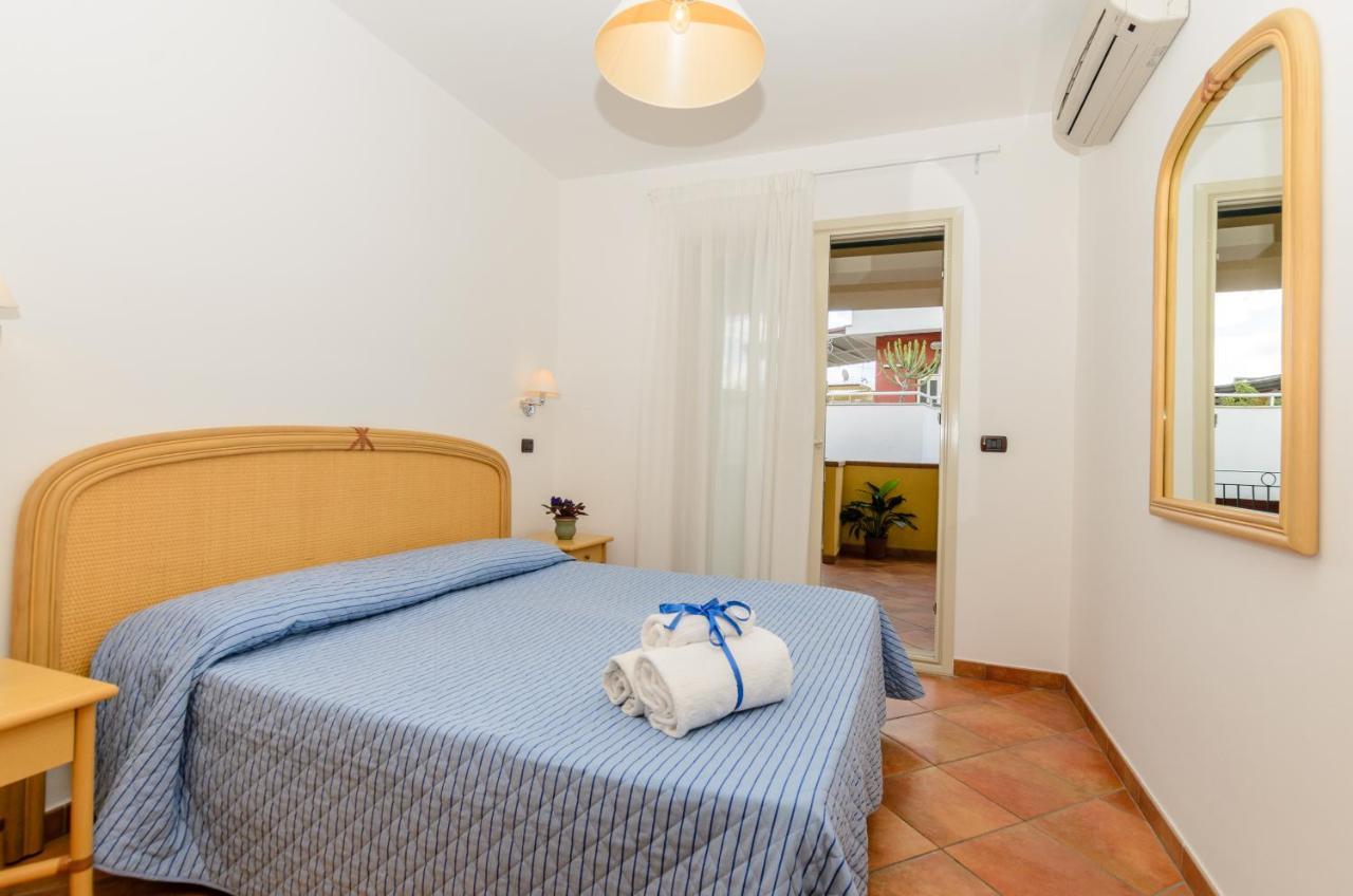 Le Tartarughe Aparthotel Letojanni Exteriör bild